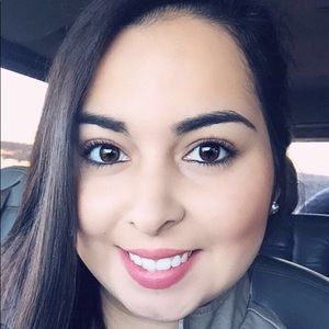 Meet your Posher, Desiree